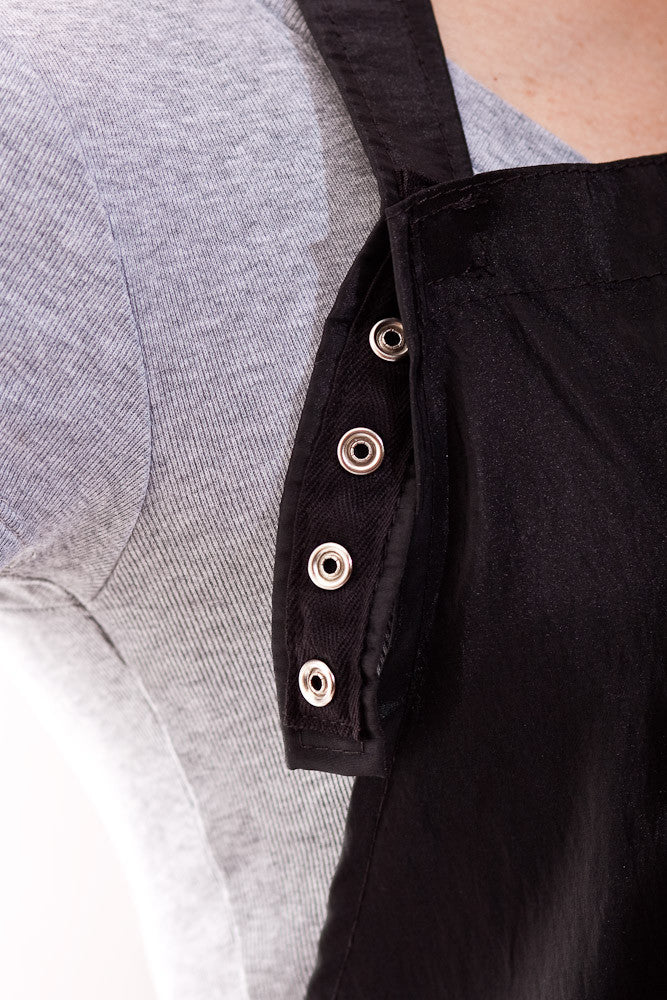 The adjustable neck on our Hair Stylist Apron allows for perfect adjustment of our Salon Smocks Aprons and Barber Apron to fit everyone.
